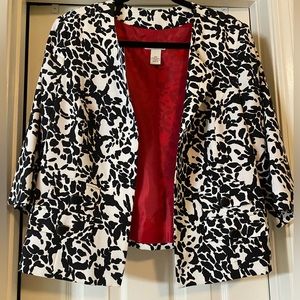 Kim Rogers 12P Jacket. Black & White. Qtr-length sleeves. Faux front pockets.